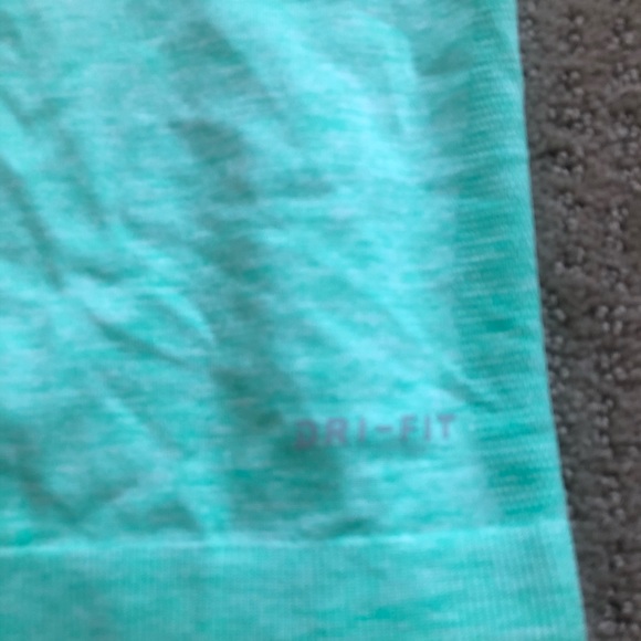 Nike NWT Mint Green Running Shirt - Picture 6 of 8